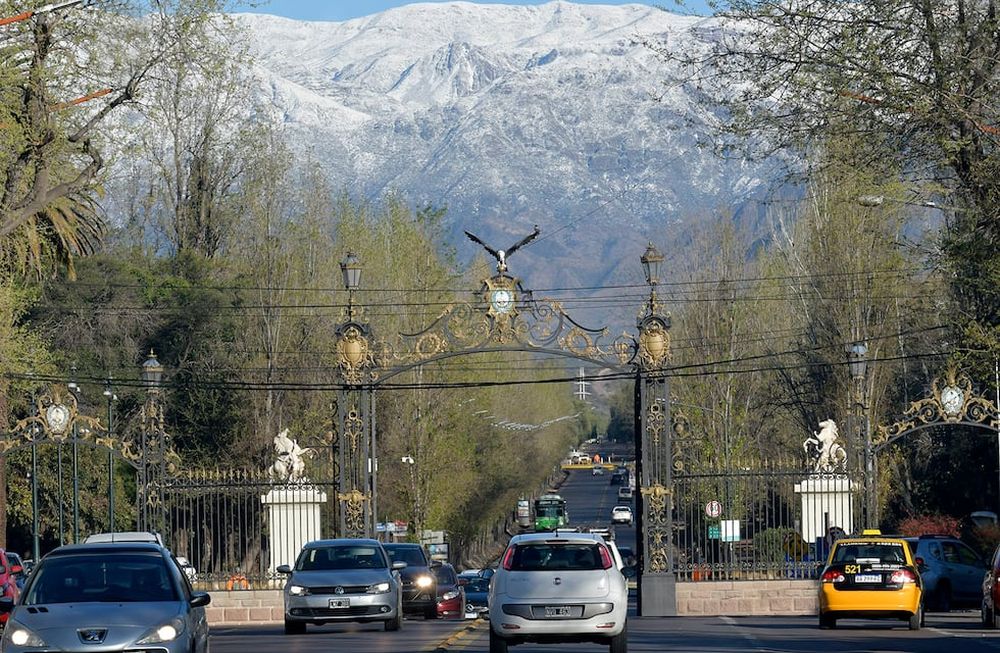 Se espera un miércoles agradable en Mendoza, con nevadas en cordillera. Foto: Orlando Pelichotti / Los Andes
