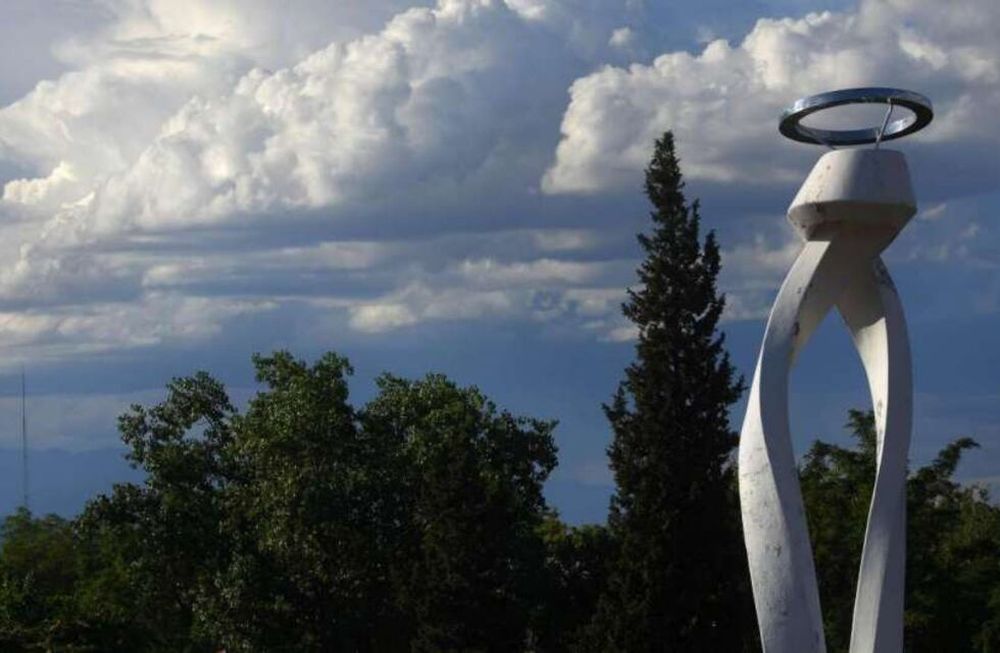 El pronóstico prevé días con algunas tormentas.  Foto: Marcelo Rolland / Los Andes