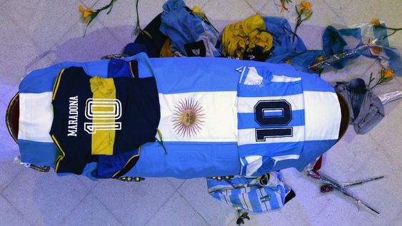 Pidieron exhumar los restos de Maradona para sacar muestras de ADN