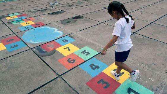 Desde la DGE pretenden que el recurso llegue al niño y sostienen que para alimentar o brindar otro tipo de servicio en las escuelas hay que ahorrar en alquileres”. Foto: Orlando Pelichotti