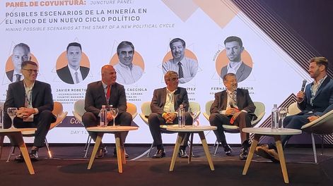 Los expositores en el seminario Argentina, Oro, Plata y Cobre.