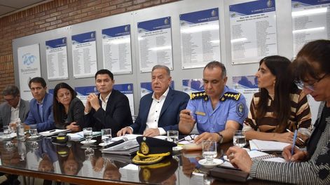 Los Andes | El ministro de Seguridad, Raúl Levrino junto al titular de la Policía de Mendoza, Marcelo Calipo exponiendo la pauta de gastos para el año próximo.