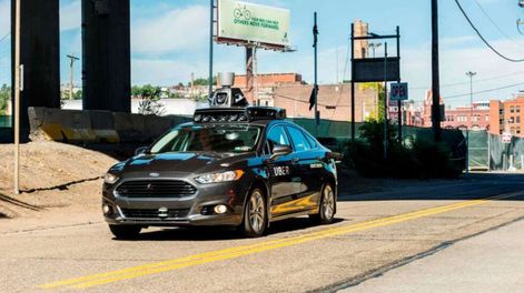 El conductor de seguridad del coche autónomo de Uber miraba la TV antes del choque mortal