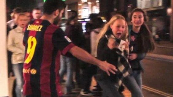 El mordisco de Luis Suárez, en versión zombie, atemoriza Londres