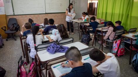 Los Andes | Se acordó el pago de $240.000 en concepto de ayuda en útiles escolares para todos los docentes dependientes de la DGE. Esta suma se pagará por única vez.