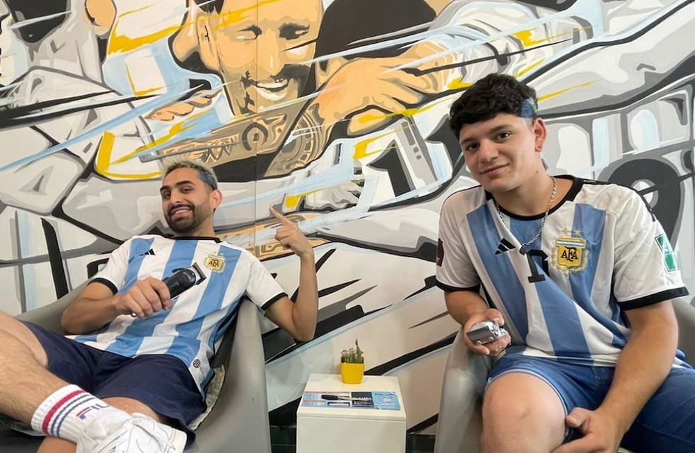 Furor por la barbería que corta y tiñe el pelo gratis imitando el look del “Dibu” Martínez: las primeras fotos. Foto: Gentileza barbería El Barba