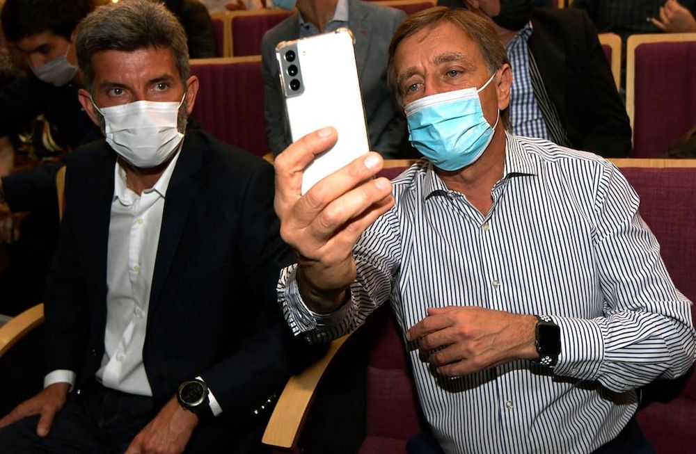 El gobernador Rodolfo Suárez y el intendente de la Ciudad, su sobrino Ulpiano Suárez son medidos mensualmente por CB Consultores. Foto: Orlando Pelichotti