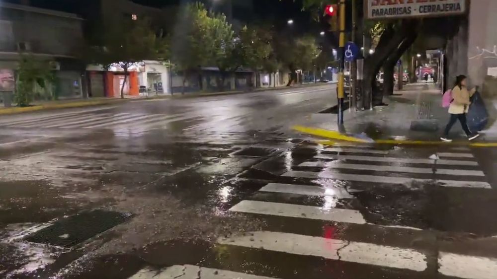 Corte imprevisto de agua potable en plena Ciudad: qué zonas afecta.