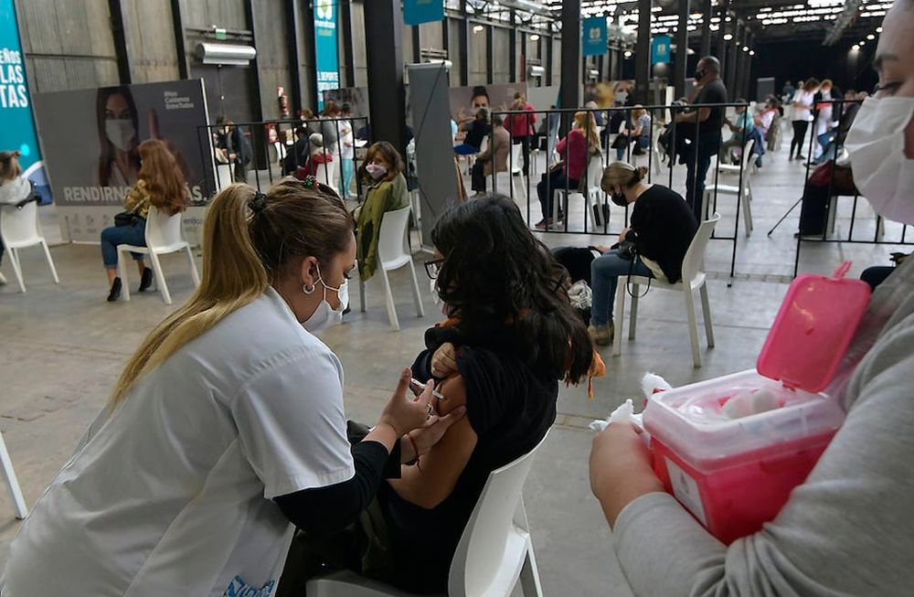 El faltante mundial de vacunas contra el Covid-19 imposibilita a los estados provinciales gestionar compras.