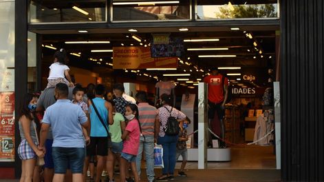 Según una encuesta, más del 80% de los comerciantes está de acuerdo en utilizar el horario corrido para atender / Mariana Villa