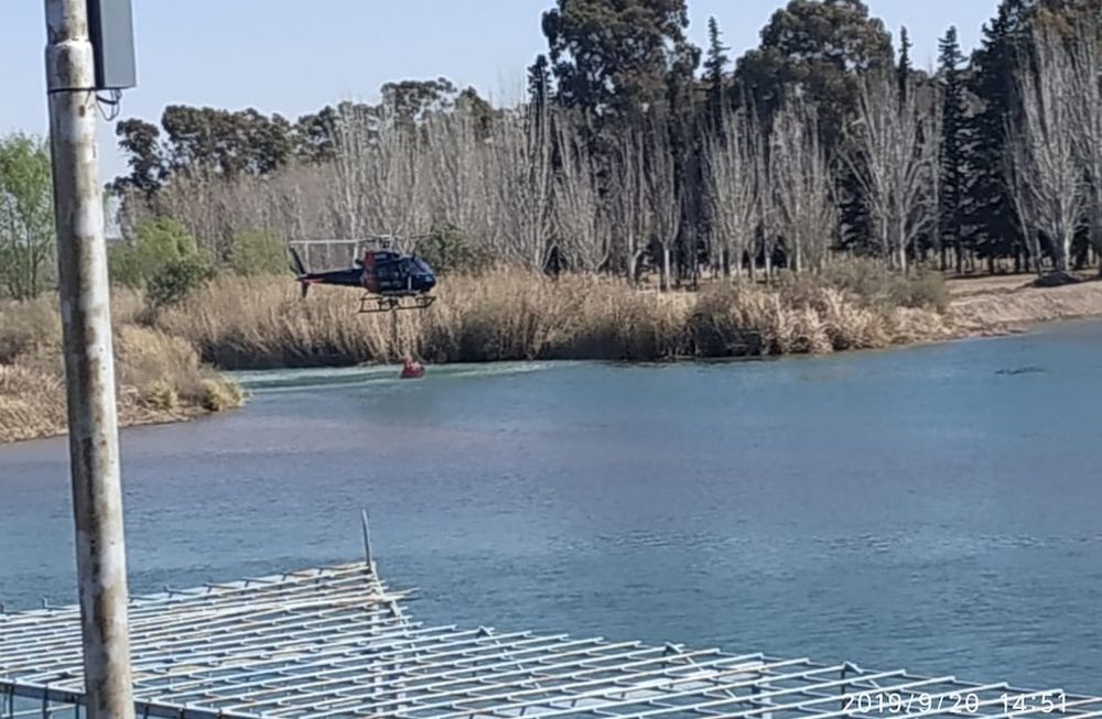 Los Bomberos sofocaron un incendio de grandes dimensiones en zona aledaña del río Tunuyán