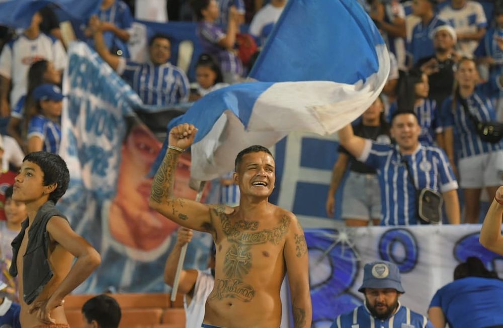 Por la quinta fecha de la Copa de la Liga Profesional, el Tomba recibe a Unión SF en el estadio Malvinas Argentinas. / Ignacio Blanco (Los Andes).