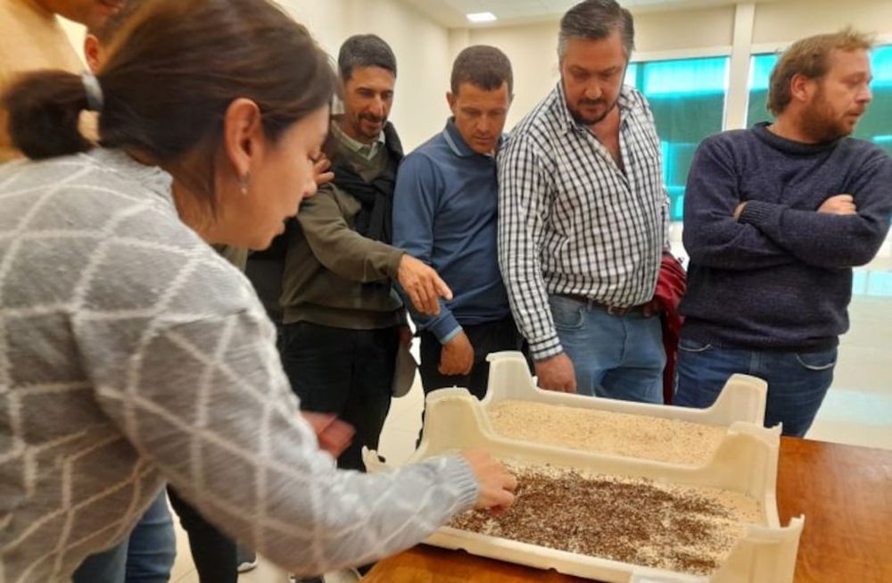 Productores de cítricos de Entre Ríos visitaron la bioplanta del Iscamen. Se acordaron ensayos con material biológico desarrollado en Mendoza. Foto: Gentileza