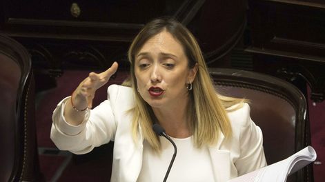 Anabel Fernández Sagasti durante el debate en el Senado