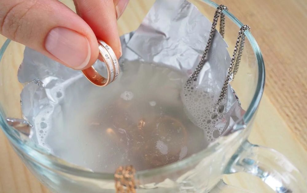Los elementos que tenés en casa para limpiar tus joyas no perjudican el material.