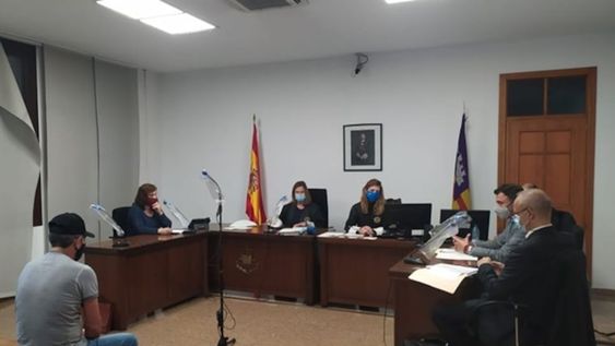 El juicio se llevó a cabo hace algunos días en Palma, donde el agresor fue condenado a dos años por dos delitos de maltrato animal con explotación sexual.