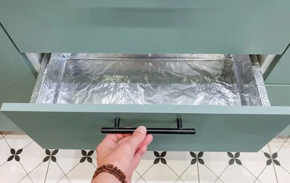 Los espacios cerrados de los muebles se ven favorecidos con este truco.