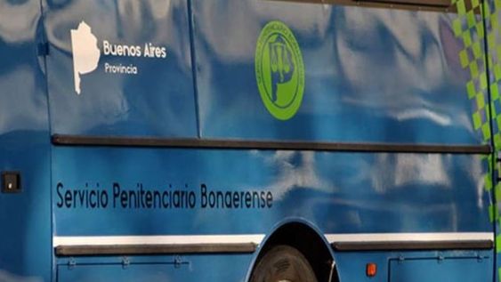 Con armas de alto calibre interceptaron un vehículo del Servicio Penitenciario y rescataron a un preso a plena luz del día. Imagen ilustrativa.
