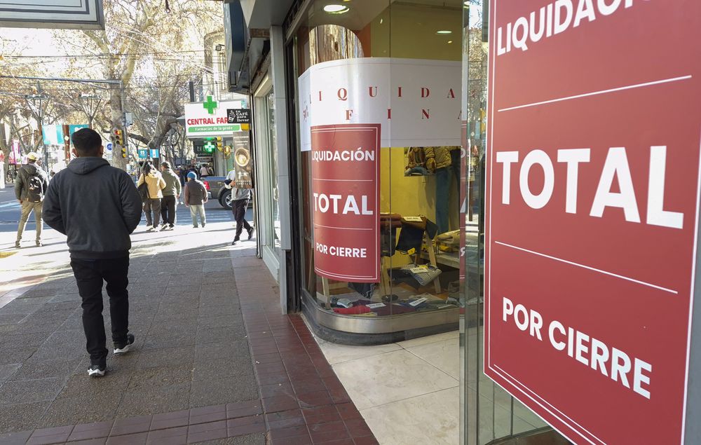 Comercios del centro cierran por bajas ventas