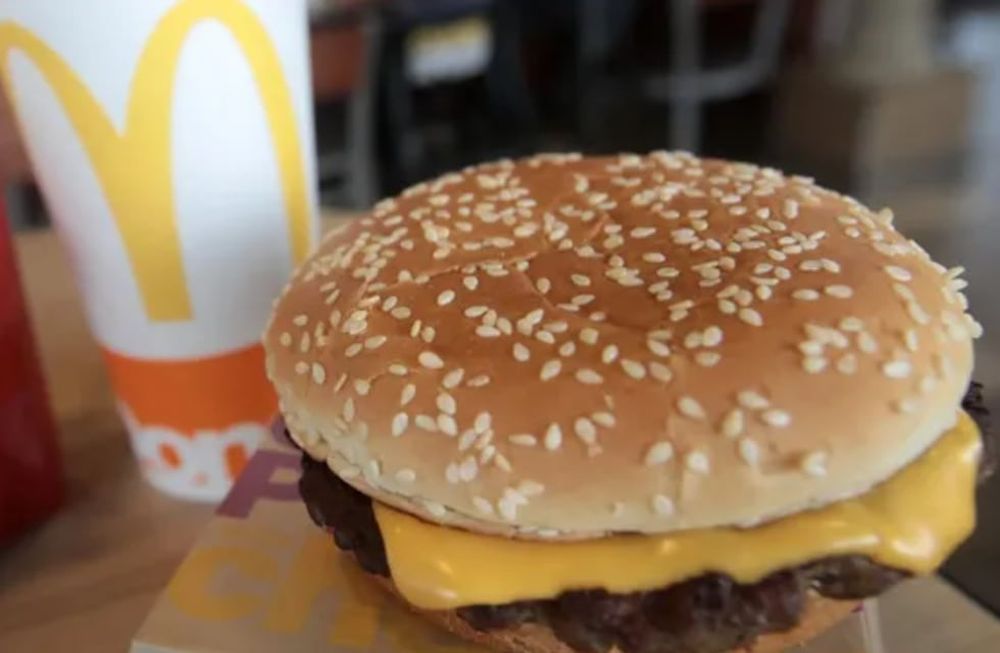 Una hamburguesa Quarter Pounder en un restaurante McDonalds. Foto: Getty Images