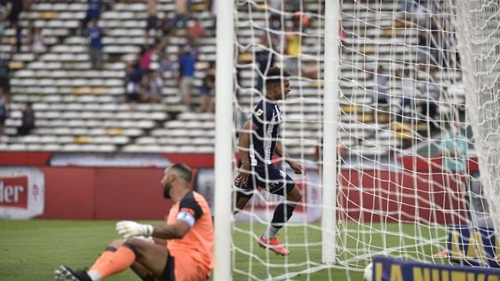 Talleres recibió a Huracán por la Liga Profesional en el estadio Mario Alberto Kempes.  (Facundo Luque)