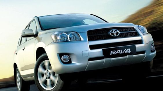 La RAV4 le sigue peleando al paso del tiempo con su atractivo diseño y sus líneas de proporciones justas (Fotografía gentileza Toyota).