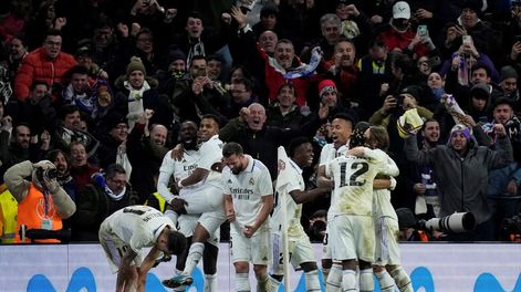 Real Madrid remontó y superó al Atlético de Madrid para avanzar a las semifinales de la Copa del Rey. (AP)