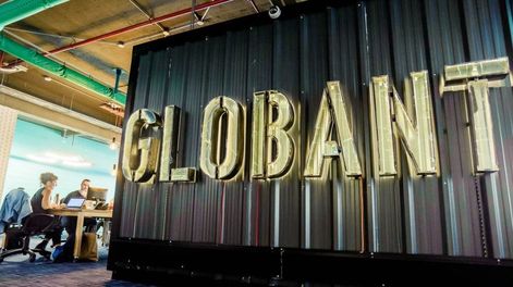 En un contexto de incertidumbre por avances de la inteligencia artificial, las acciones de Globant se desplomaron.