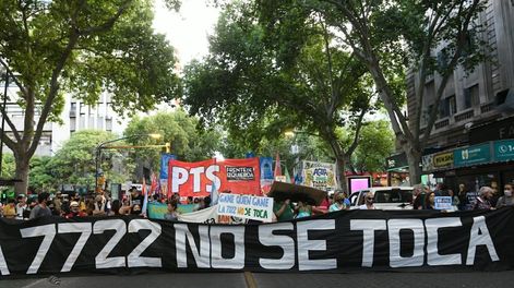 Los Andes | Las distintas asambleas se reunieron en Peatonal y San Martín de Ciudad para pedir por la constitucionalidad completa de la 7722. Marcelo Rolland / Los Andes
