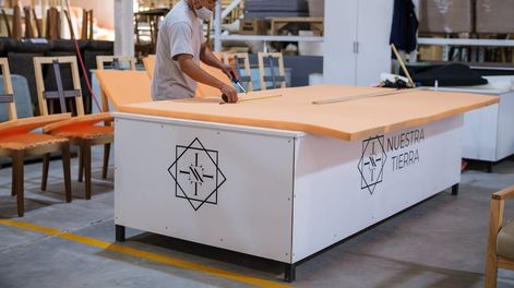 Muebles fabricados con cuidado artesanal y la más alta tecnología