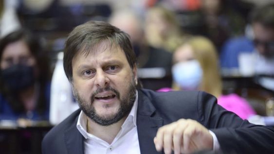 El diputado nacional por el Frente de Todos, Leandro Santoro, apuntó contra Javier Milei por ausentarse en la ultima sesión.