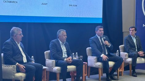 Alfredo Cornejo, junto a sus pares de San Juan, Marcelo Orrego; de Catamarca, Raúl Jalil y de Jujuy, Carlos Sadir, durante la reunión de la mesa de cobre en  el “Finance Day & TSX Roadshow”, dentro del marco de la 4th LATAM & Argentina Critical Minerals Summit 2025.   