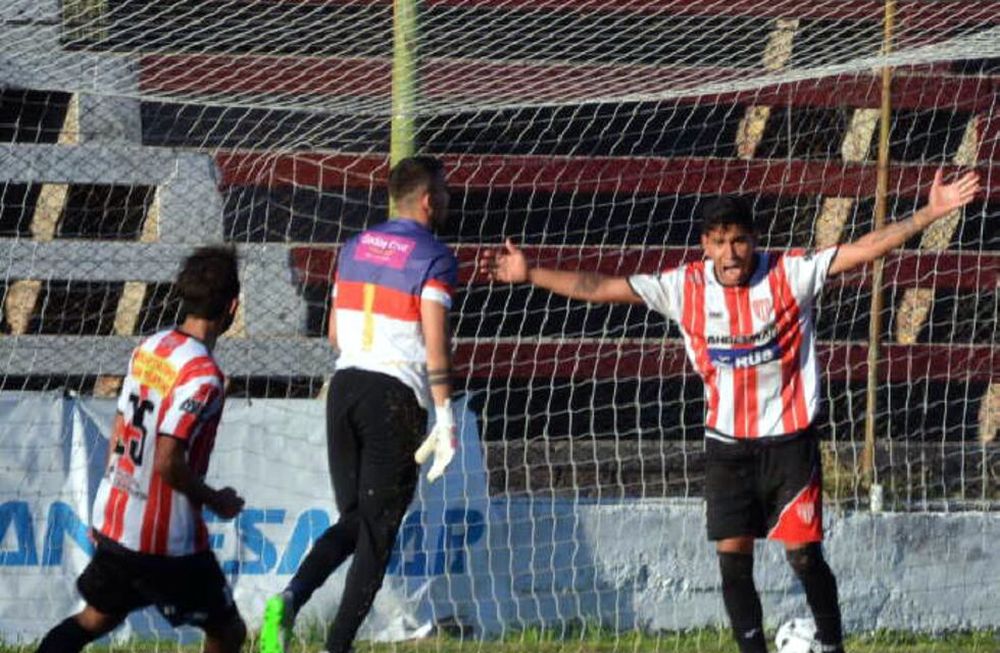 San Martín goleó a Talleres y sigue líder