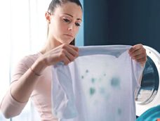 Así se pueden eliminar manchas en la ropa con bicarbonato de sodio