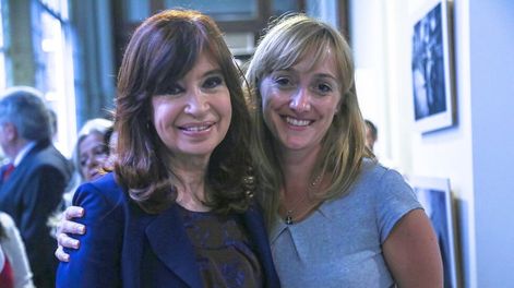 Cristina Kirchner junto a la senadora mendocina Anabel Fernández Sagasti. Archivo