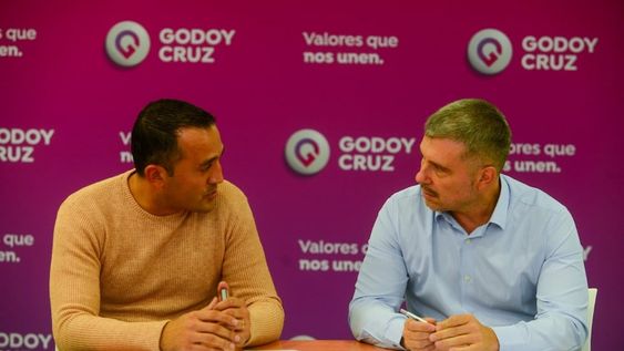 El intendente Diego Costarelli, firmó un convenio con el presidente de la Asociación Civil Árbitros Mendocinos Asociados (ACAMA), Fernando Espinoza.