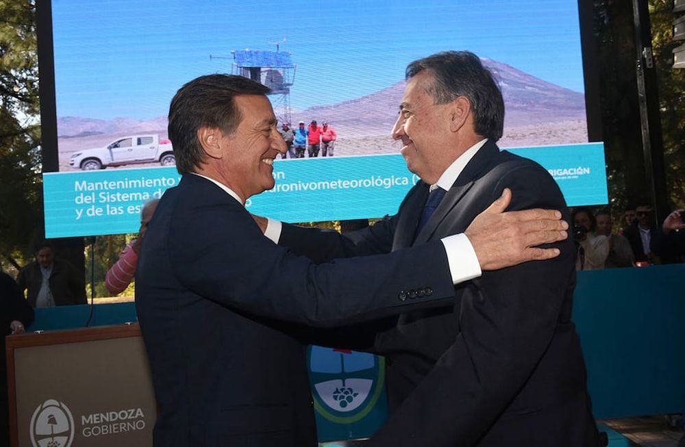 El Gobernador Rodolfo Suárez le tomó juramento a Sergio Marinelli como superintendente general de Irrigación, para un segundo período constitucional. Se trata de la primera vez que alguien a cargo del organismo que administra el agua renueva su mandato por 5 años más.