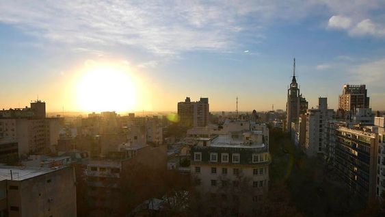Amanecer en la Ciudad de Mendoza.Foto archivo / Los Andes