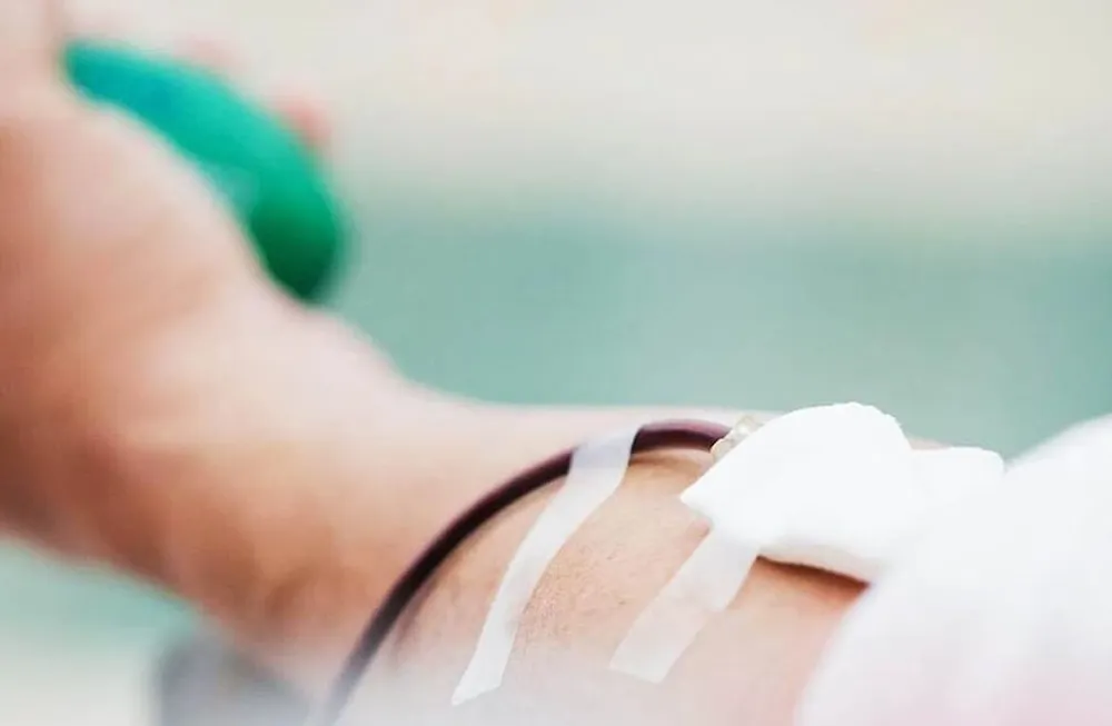 ¿Cómo detener el desperdicio de suministro de sangre, a medida que la demanda aumenta y las donaciones disminuyen?