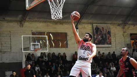 Los Andes | El jugador nacido en EEUU, Mitch Marmelstein aportó 12 puntos en el triunfo del León sobre Atenas. / Gentileza.