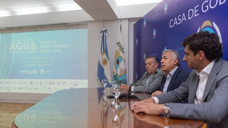 El gobernador Alfredo Cornejo, junto al Superintendente de Irrigación, Sergio Marinelli, y el ministro de Gobierno, Natalio Mema