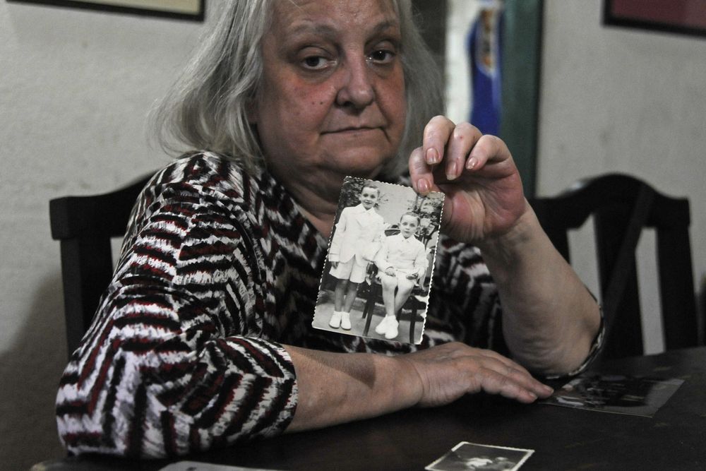 Fotografía del 1 de abril de 2013 de la hermana del papa Francisco, María Elena Bergoglio, habla durante una entrevista en Ituzaingó, Buenos Aires (Argentina). Desde su asunción en 2013, el papa Francisco realizó ocho viajes a Latinoamérica y en ninguno incluyó a su país natal, Argentina, pese a haber expresado en múltiples ocasiones su deseo de volver. La polarización política habría sido el motivo de la tan postergada visita.&nbsp;
