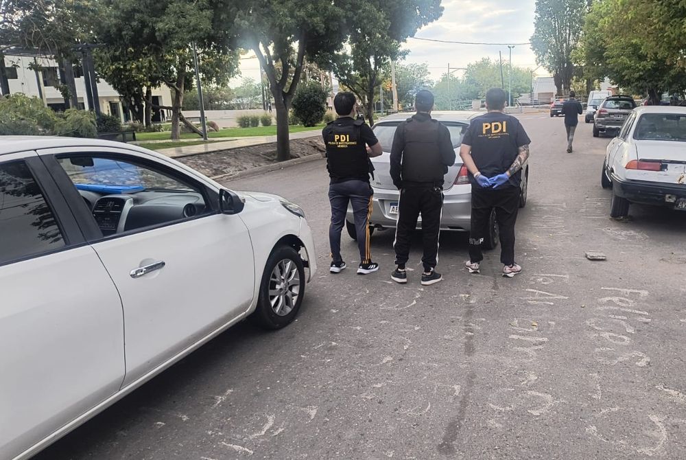 Robo, persecución y cinco detenidos con frondoso prontuario en un barrio de Godoy Cruz