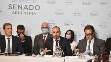 El ministro de Economía fue al Senado por el acuerdo con el FMI. / Federico López Claro