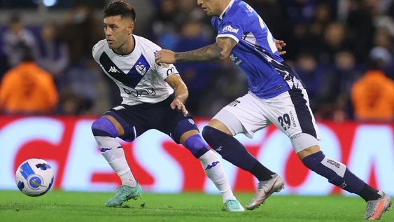 Gastón Benavídez y Lucas Janson, protagonistas de la jugada que terminó en el 1-0 de Vélez en el partido ante Talleres por la Copa Libertadores. (Prensa Vélez)