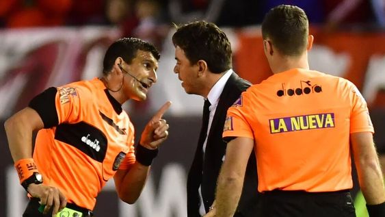 Después de la polémica, Andrés Merlos será parado y no dirigirá el próximo fin de semana