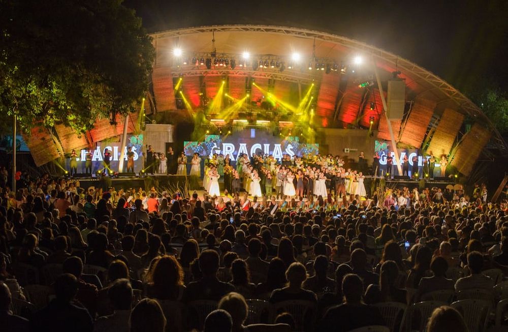 En una hermosa noche, la Ciudad de Mendoza celebró una Vendimia excepcional