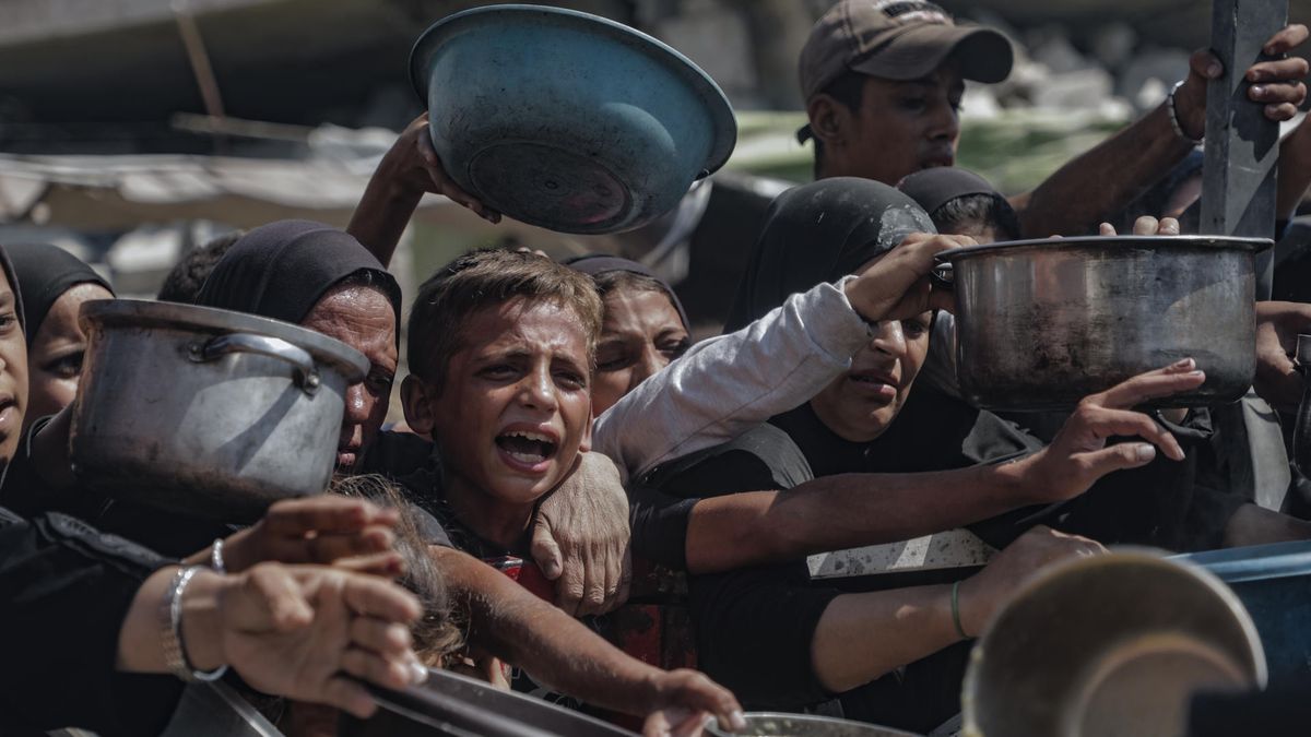 El síndrome de Guillain-Barré paraliza a la población en Gaza, impulsado por la contaminación de agua y comida