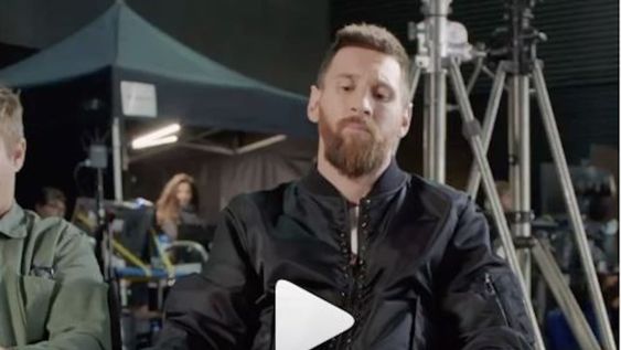 Leo Messi no sólo hace magia con sus pies: ¡mirá el truco con latitas de gaseosas! Leo Messi no sólo hace magia con sus pies: ¡mirá el truco con latitas de gaseosas!