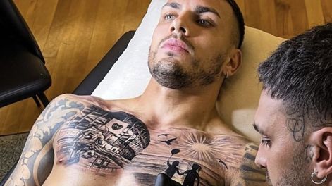 Paredes y un tatuaje espectacular de la Bombonera (Instagram @valentinorussotattoo)